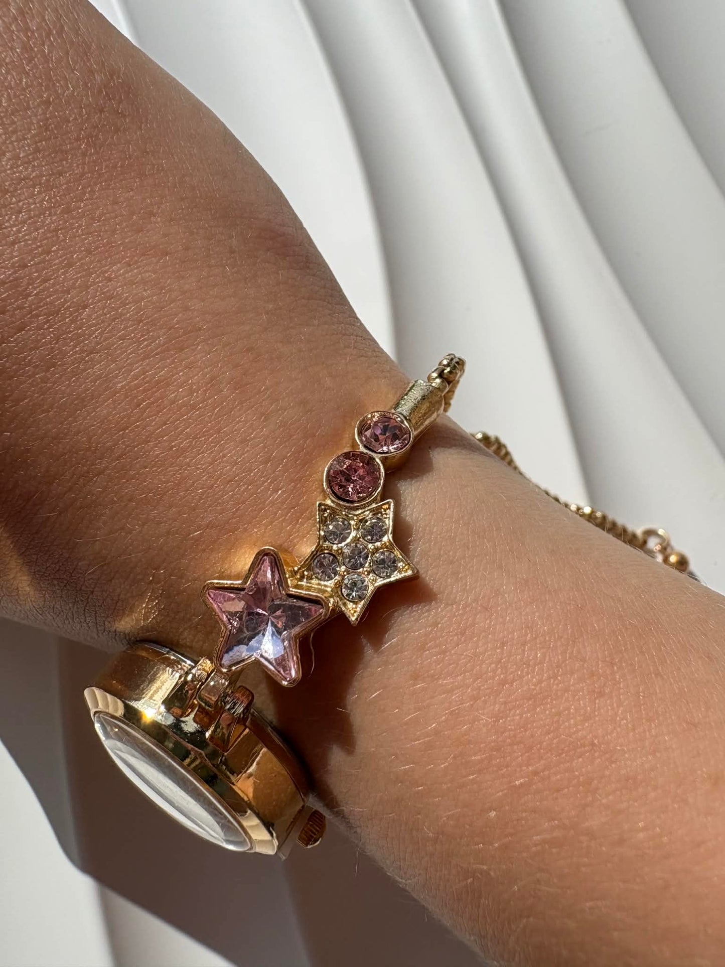 Montre bracelet dorée et rose étoiles