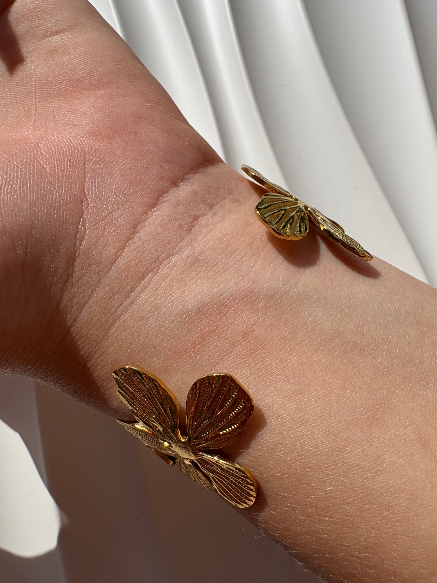 Bracelet manchette fleurs dorées
