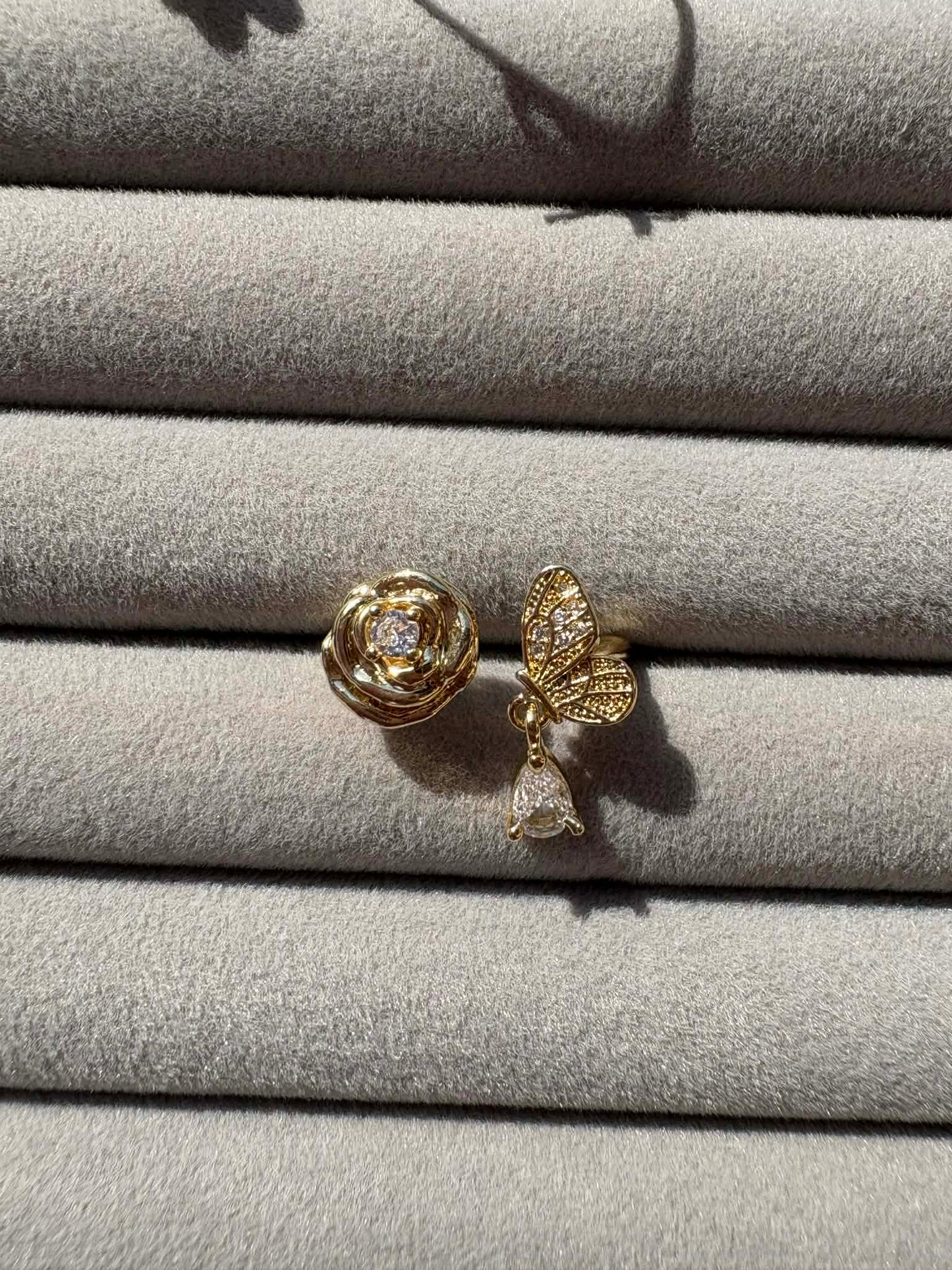 Bague papillon & bague fleur dorées
