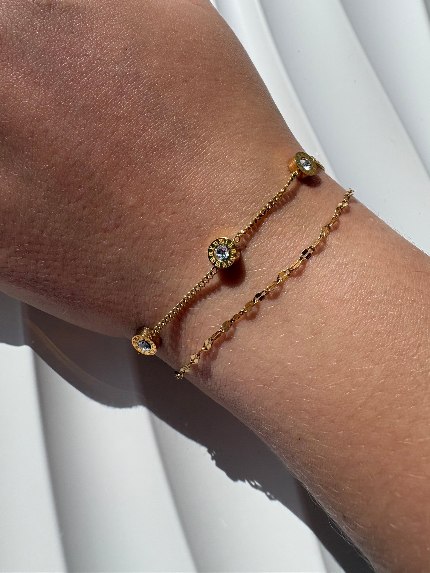 Bracelet double chaîne dorée à strass