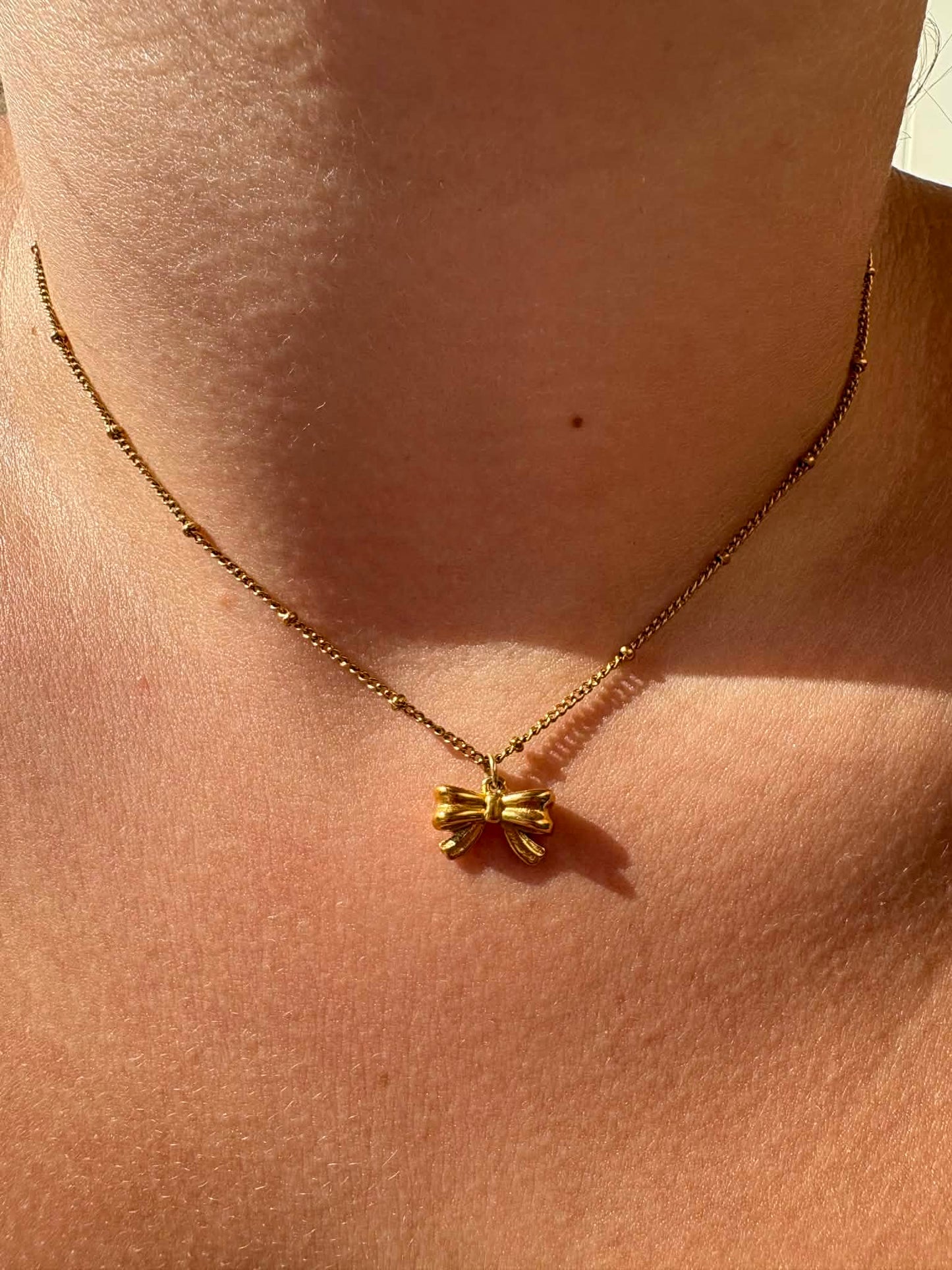 Collier nœud doré