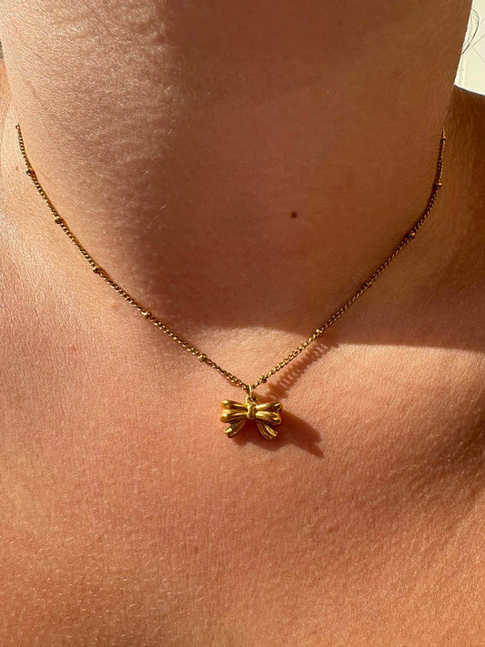 Collier nœud doré