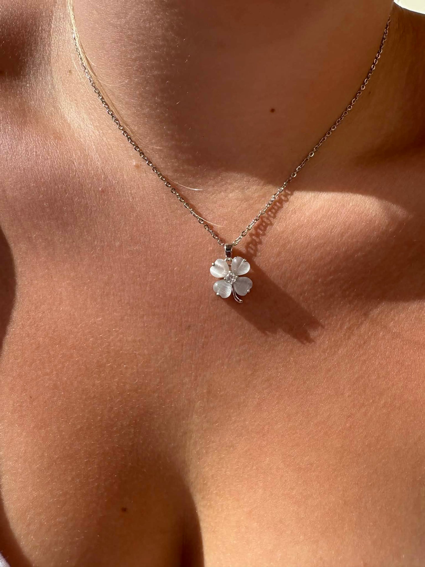 Collier trèfle nacré