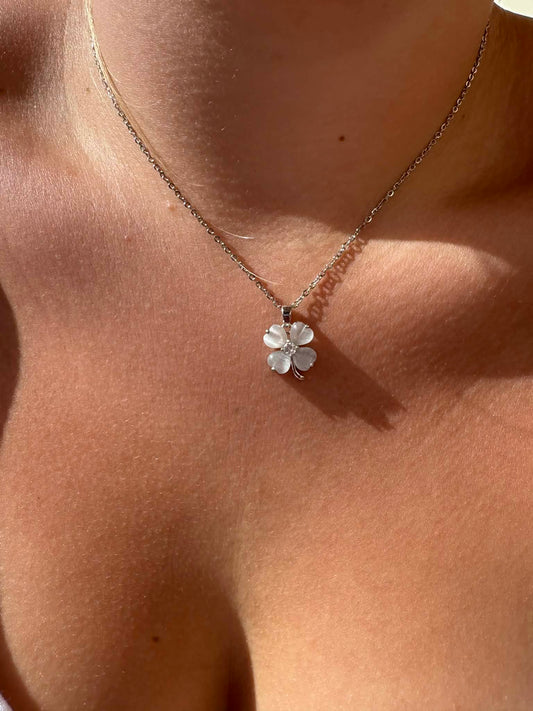 Collier trèfle nacré